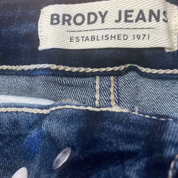 Brody Shortie Jean Short - Picture 5 of 6